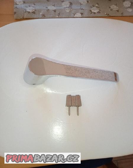 Daruji držák na toaletní papír.