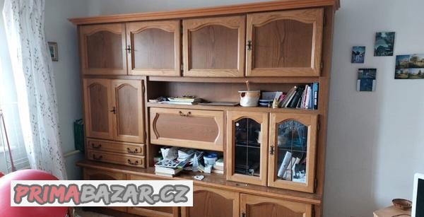 Velká skříňová stěna