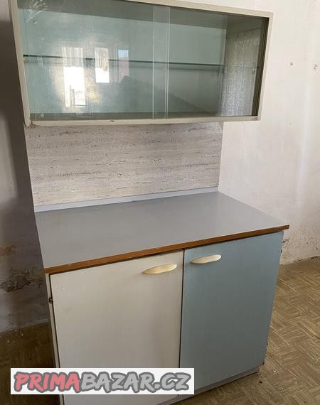 prodam-stary-retro-kredenc