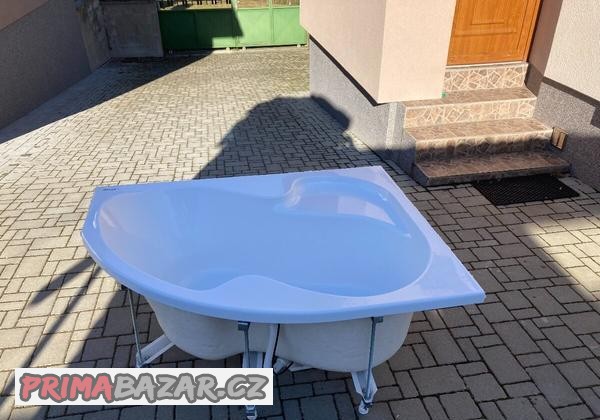 rohova-vana-ravak-140x105x45-cm-celo