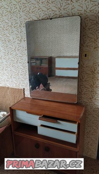 retro-toaletni-stolek