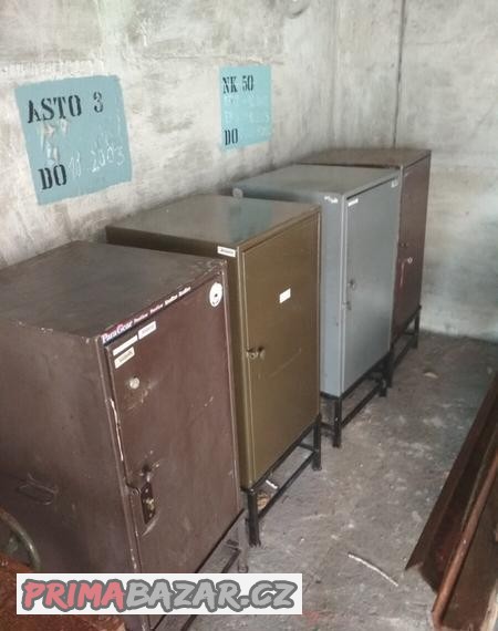 Poptávám trezor, trezorova skříň vojenská