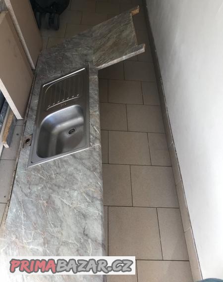 kuchynska-pracovni-deska-s-drezem