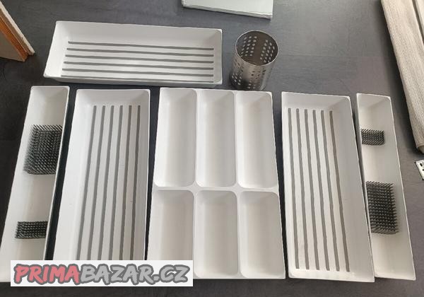 ikea-rozdelovace-do-kuchynske-linky