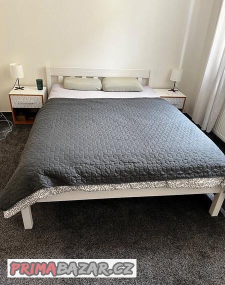 postel-s-matraci-a-rostem