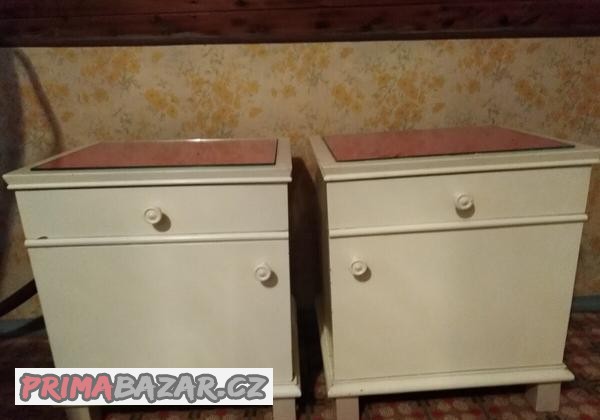 Dřevěné noční stolky