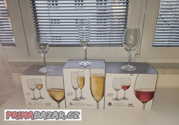 sklenice-na-vino-s-logem