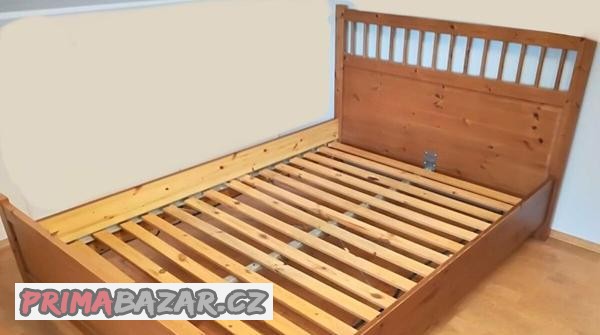 prodam-ram-postele-hemnes-ikea-200x180-s-drevenym-rostem