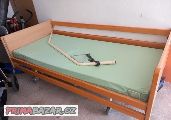nemocnicni-postel