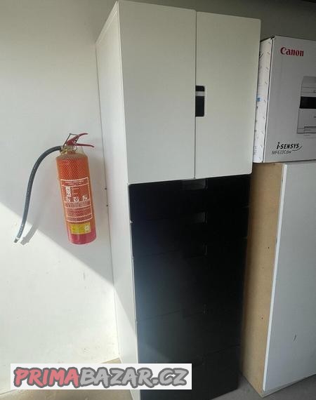 Skříň bíločerná