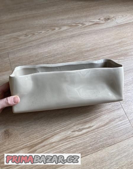 Zajímavý květináč