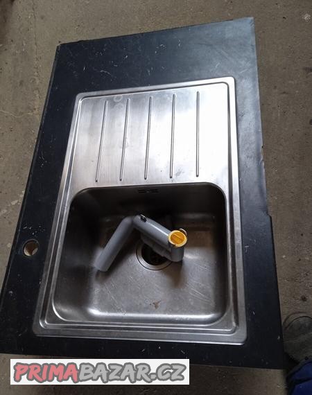 Nerezový dřez,68x47cm,málo používaný,kuchyňský dřez