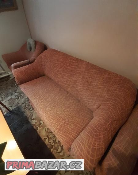 Starší sedací souprava včetně potahů