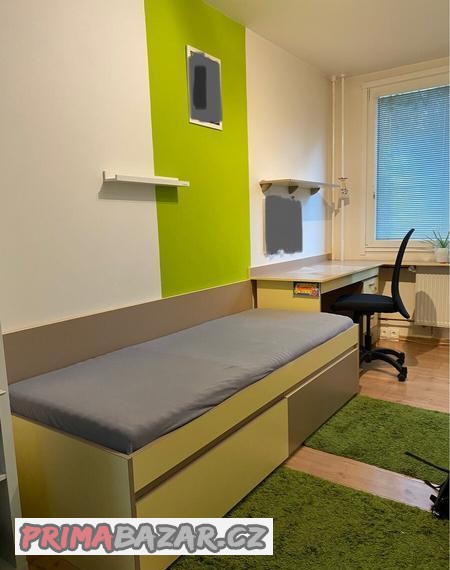 postel-stul-zidle-police-supliky