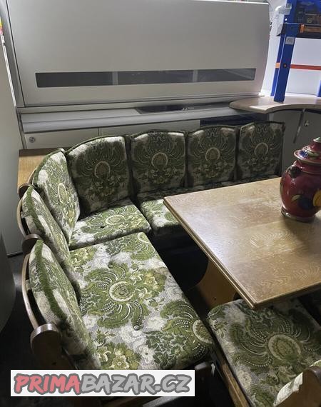 rohovou-kuchynskou-lavici-stul-3-zidle