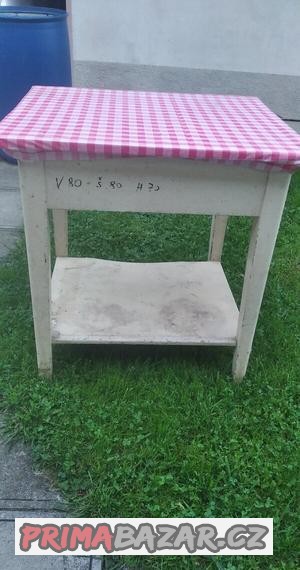starsi-dreveny-stul