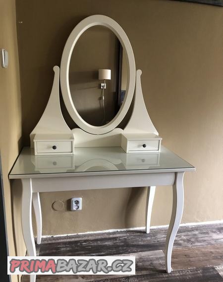 hemnes-ikea-toaletni-stolek