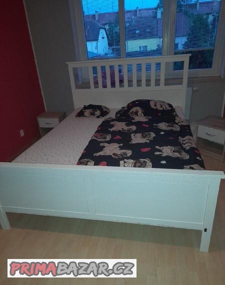 krasna-dverena-postel