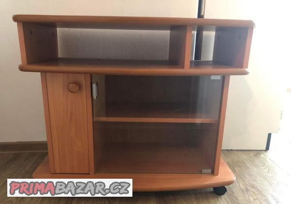 Televizní stolek na kolečkách