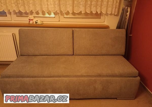 rozkladaci-pohovka-a-taburet