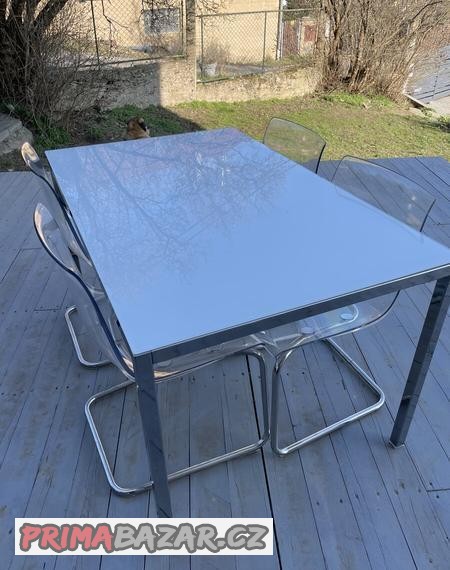 jidelni-skleneny-stul-a-4-zidle