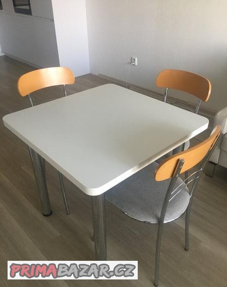 jidelni-stul-a-3-zidle