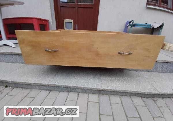 velky-ulozny-prostor-suplik-na-koleckach