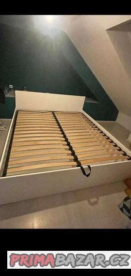 postel-ikea-manzelska-s-vyklapecim-velkym-prostorem