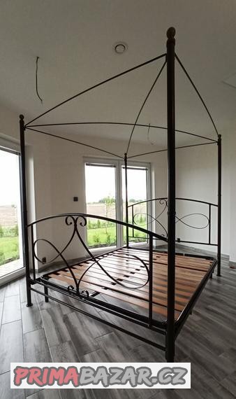 postel-s-baldachynem-z-tepaneho-zeleza-160x200
