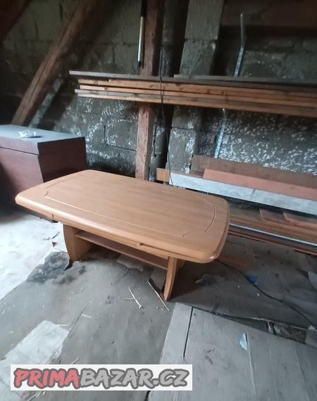 konferencni-stolek-vyskove-stavitelny