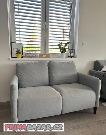 pohovka-ikea-angersby-2mistna-knisa-svetle-seda