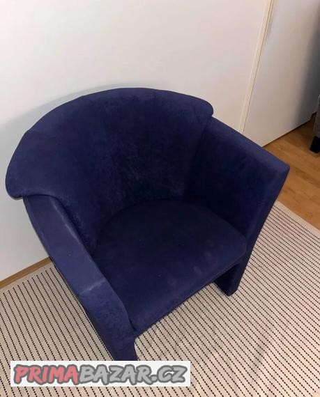 tmave-modre-kreslo