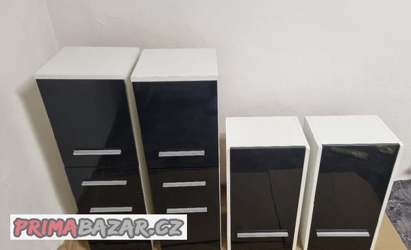 zavesne-koupelnove-skrinky-2-mensi-2-vetsi