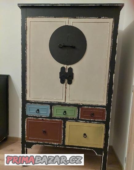 Vintage skříň