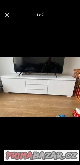 tv-stolek-bily-lesk
