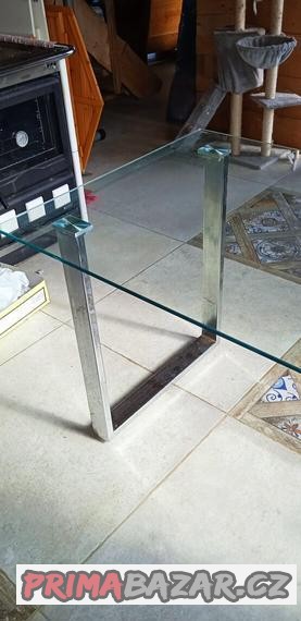 PRODÁM JÍDELNÍ STŮL PROSKLENÝ