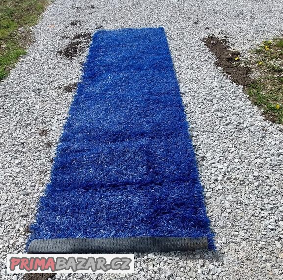 prodam-modry-plastovy-koberec-300-kc
