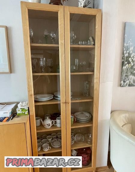 vitrina-sklenena-ikea