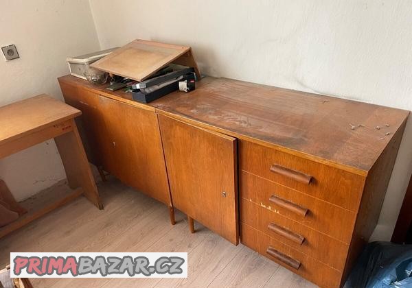 skrin-stul-botnik-police-a-ulozne-prostory