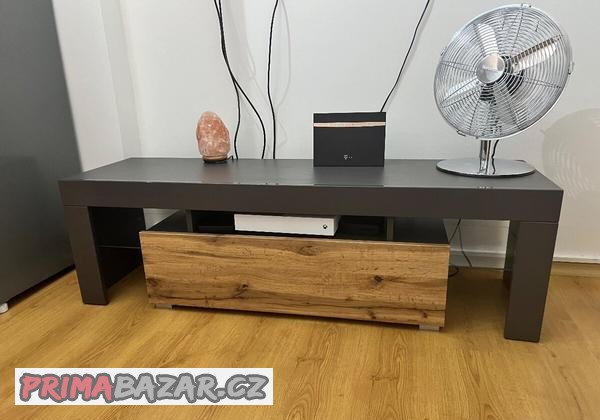 stolek-pod-tv