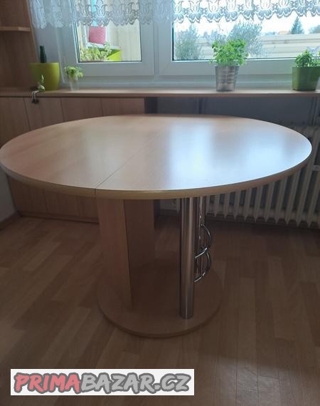 jidelni-rozkladaci-stul-ve-velmi-dobrem-stavu