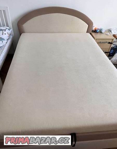 postel-s-matraci