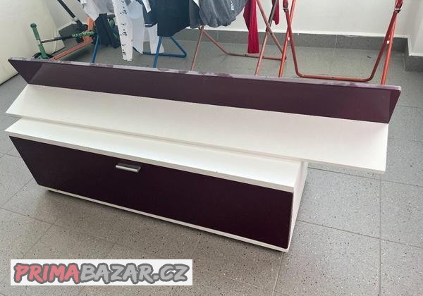 skrinka-pod-tv-policka