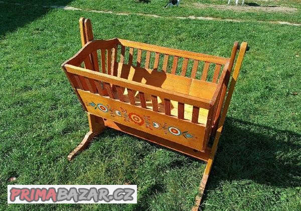 drevena-kolebka-rucne-malovana