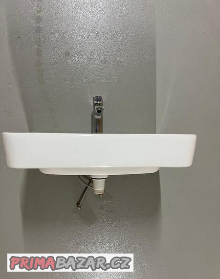 Umyvadlo Villeroy & Boch včetně baterie Hansgrohe