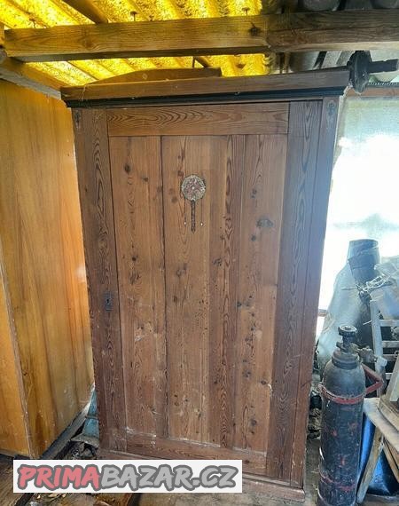 Stará skříň