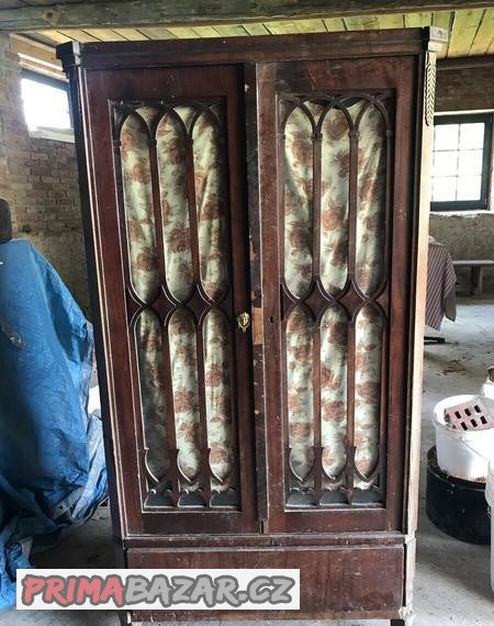 skrin-v-neogotickem-stylu-shabby-chic