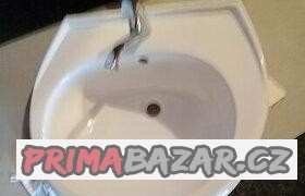 keramicke-zavesne-umyvadlo-s-pakovou-baterii-60-cm