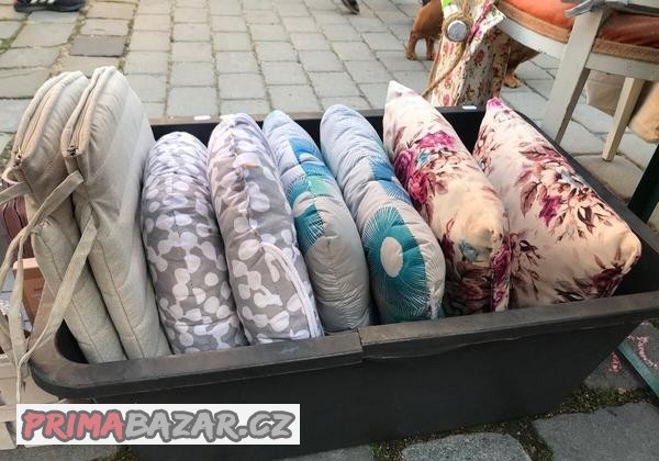 Podsedáky a polštářky