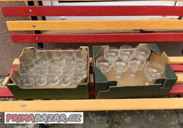 Sada pěkných skleníček